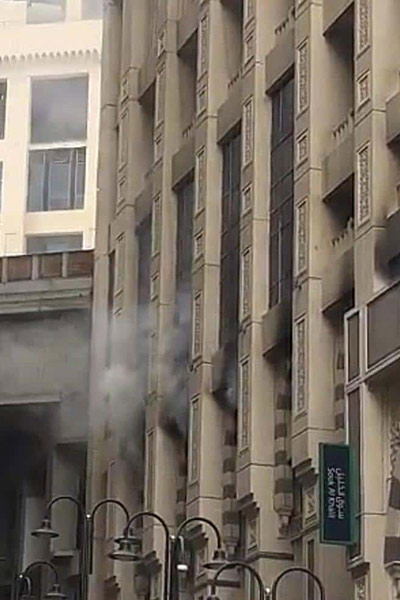 اضغط لمشاهدة الفيديو: حريق ضخم في فندق بجبل عمر بمكة المكرمة